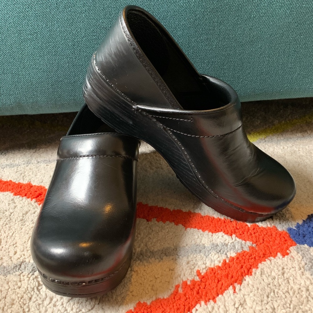 Dansko Pro. Clogs, Black, 38W, Good Condition